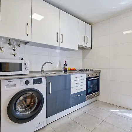 Big And Flat Apartment Lissabon