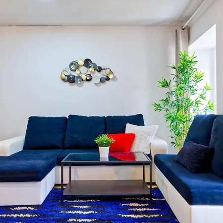 Big And Flat Apartamento